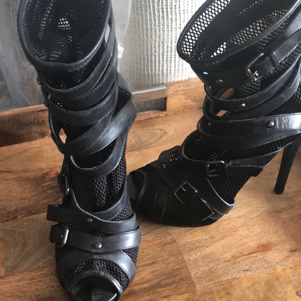 Women’s shoes